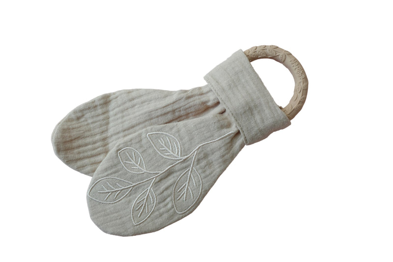 Muslin leaf teether toy with brown leaf ring