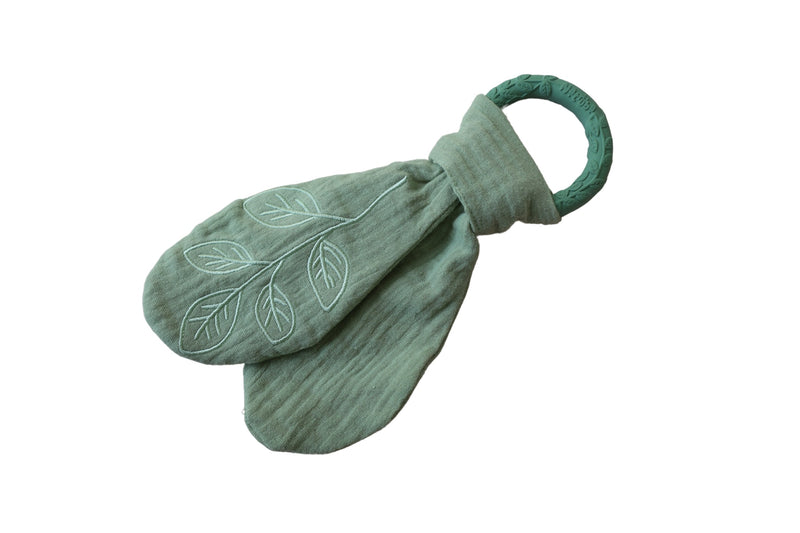 Muslin leaf teether toy with green leaf ring